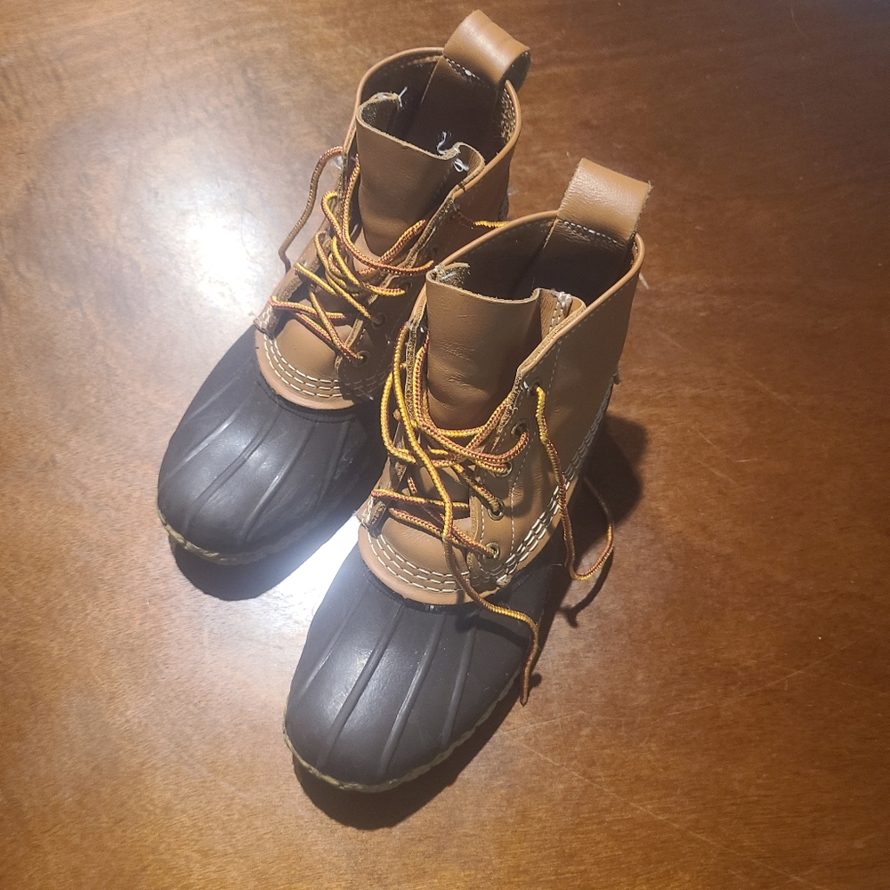 Women's short LL Bean Boot size 6